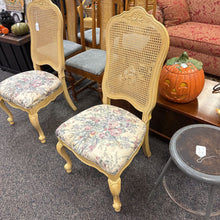 Load image into Gallery viewer, Cream Chair Floral Print (43x22x24)
