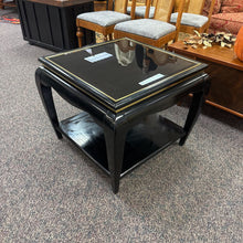 Load image into Gallery viewer, Black / Glass End Table (22x27x27)
