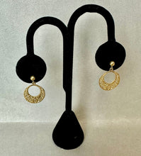 Load image into Gallery viewer, Vintage Sterling Gold Vermeil Filigree Circle Drop Earrings (1&quot;)

