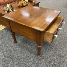 Load image into Gallery viewer, Pine End Table (22x26x26)
