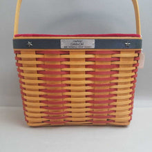 Load image into Gallery viewer, Longaberger Whistle-Stop Basket (2001) (9x11x6)
