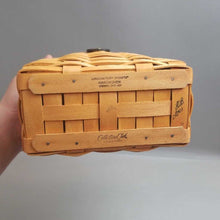 Load image into Gallery viewer, Longaberger Sadlebrook Basket w/ Lid, Insert (9.9x9.9x5.5)
