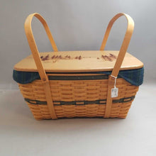 Load image into Gallery viewer, Longaberger Family Picnic Basket (1999) (10x20x15)

