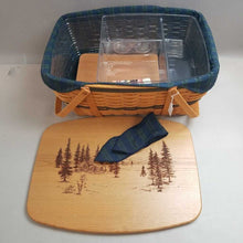 Load image into Gallery viewer, Longaberger Family Picnic Basket (1999) (10x20x15)
