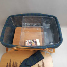 Load image into Gallery viewer, Longaberger Family Picnic Basket (1999) (10x20x15)
