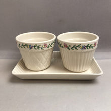 Load image into Gallery viewer, Longaberger Early Blossoms Flower Pots &amp; Tray (4x8.5x5.5)
