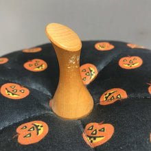 Load image into Gallery viewer, Longaberger Small Pumpkin Basket #16012 (1996) (5.5x7.5x7.5)
