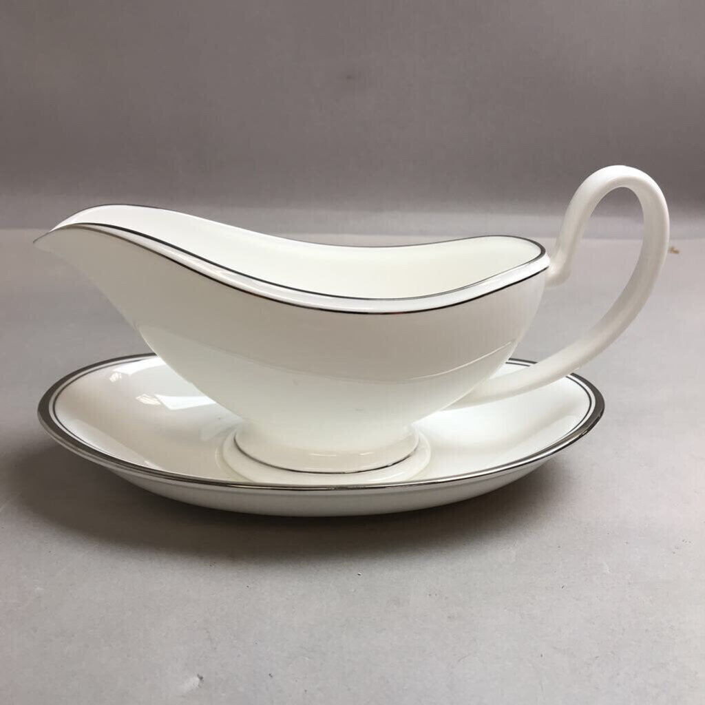 Waterford China Kilbarry Platinum Gravy Boat with Underplate (8x3.25)