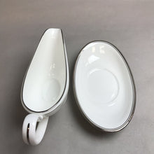 Load image into Gallery viewer, Waterford China Kilbarry Platinum Gravy Boat with Underplate (8x3.25)
