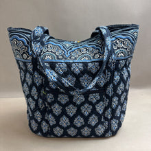Load image into Gallery viewer, Vera Bradley Blue Calypso Print Tic Tac Tote Purse (15x18x6&quot;)
