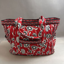 Load image into Gallery viewer, Vera Bradley Red Deco Daisy Print Quilted Oversized Tote Bag Purse (15x24x8&quot;)
