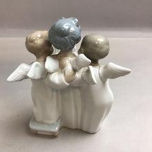 Load image into Gallery viewer, Lladro Figurine #4542 - Angel Choir (~7x6x3.5)

