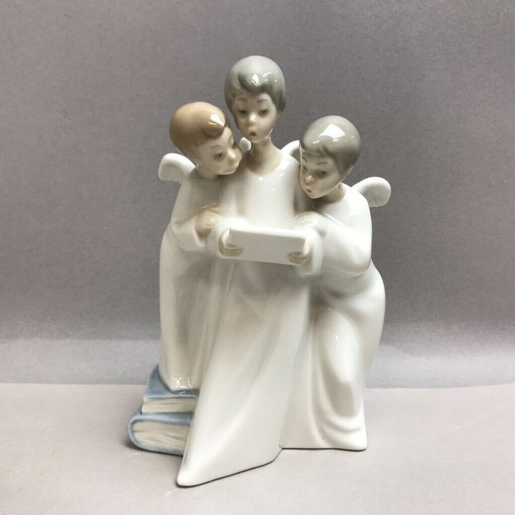 Lladro / NAO 3 Singing Angels Figurine (6.5