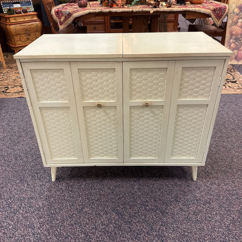 white Cabinet (31x37x18) AS IS
