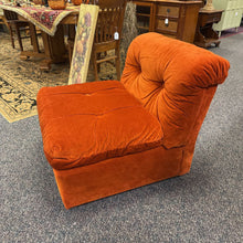 Load image into Gallery viewer, Flexsteel Rust Chair (28x29x34)
