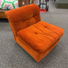 Load image into Gallery viewer, Flexsteel Rust Chair (28x29x34)
