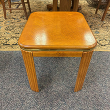 Load image into Gallery viewer, End Table (19x19x22)
