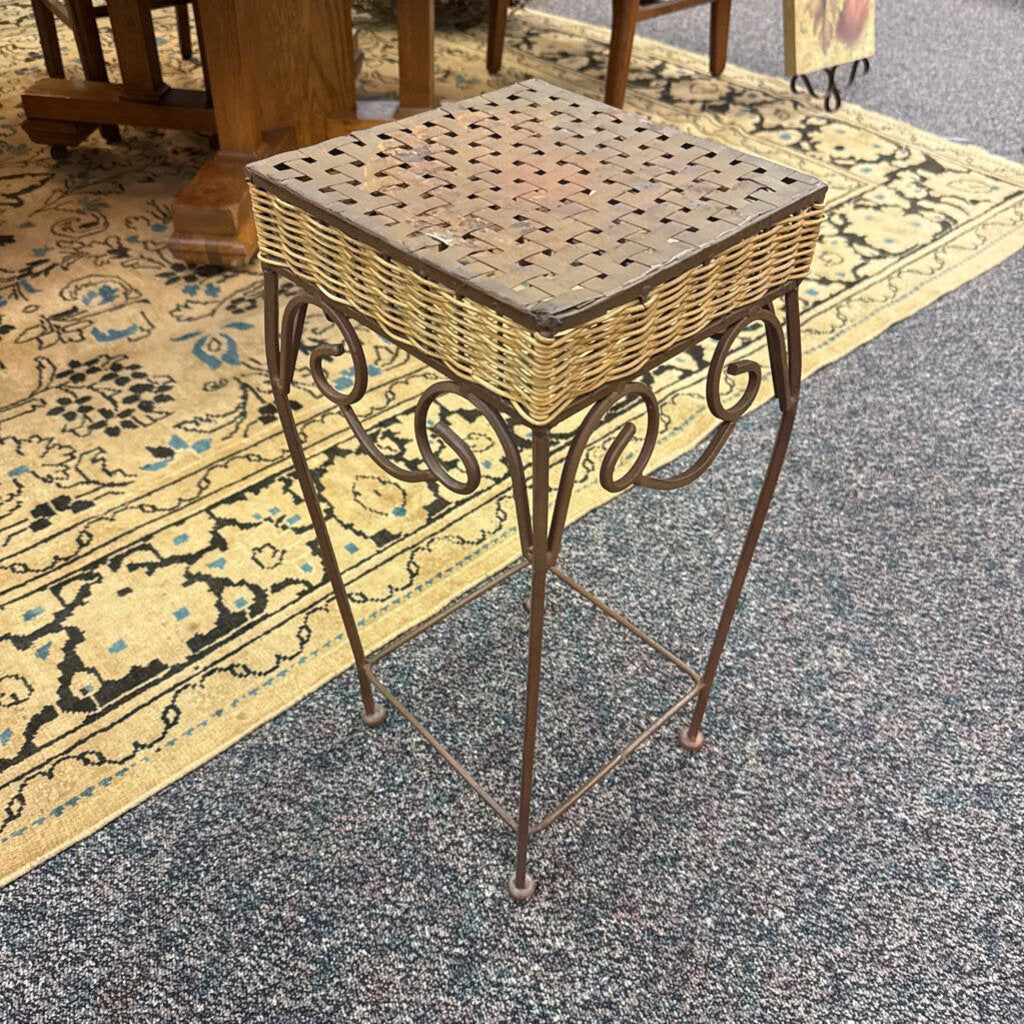 Plant Stand (22x11x11)