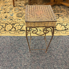 Load image into Gallery viewer, Plant Stand (22x11x11)
