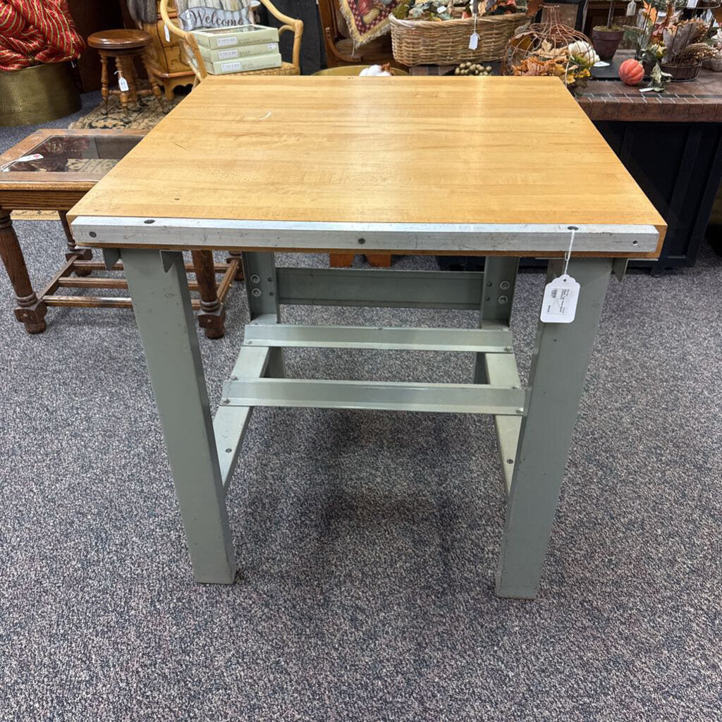 Maple Top Work Bench (32x20x31)