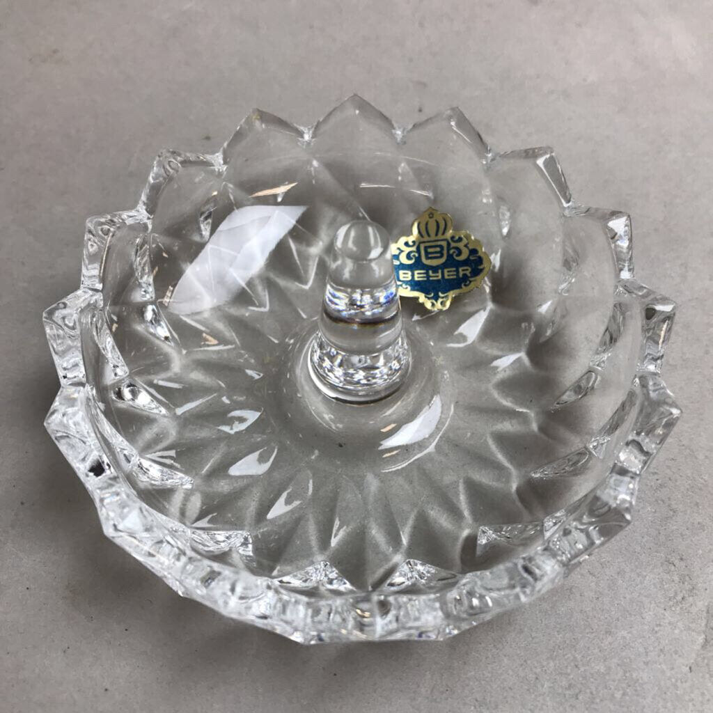 Beyer Crystal Ring Holder