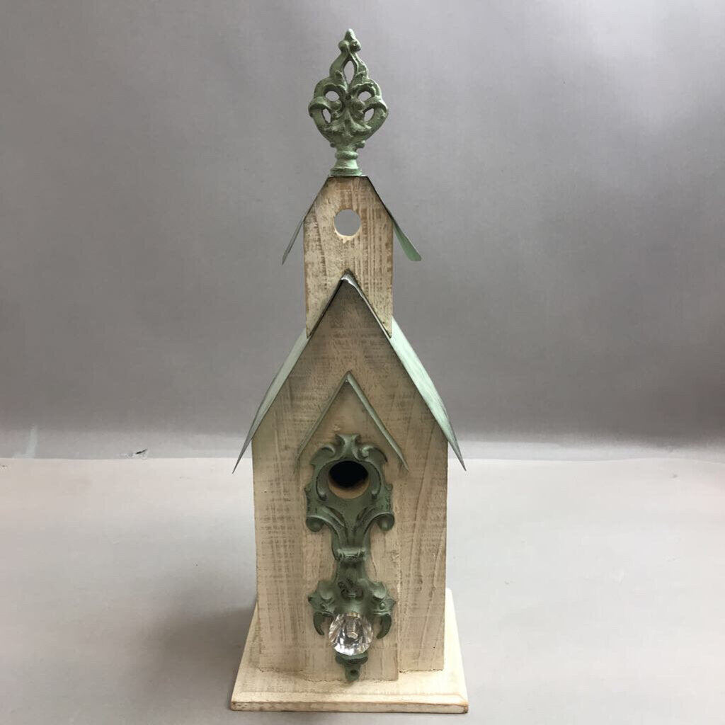 Wooden White Wash Birdhouse with Green Decor (19