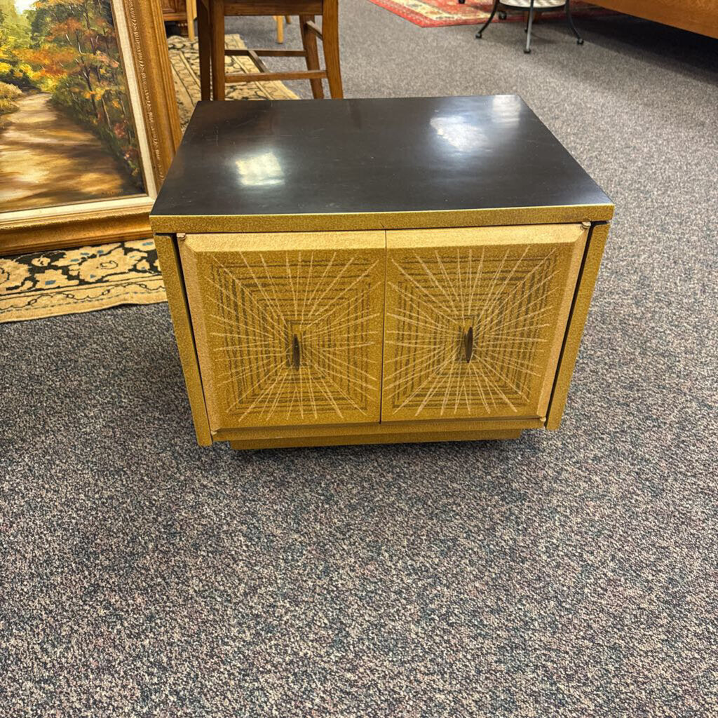 MCM End Cabinet (17x22x19)