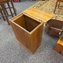 Load image into Gallery viewer, Laundry Hamper (26x19x12)
