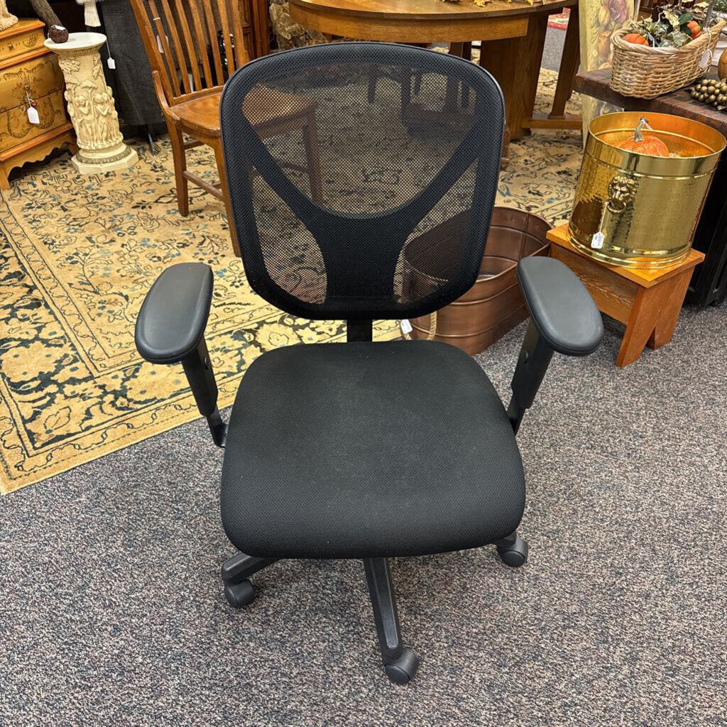 Black Office Chair (38x27x24)