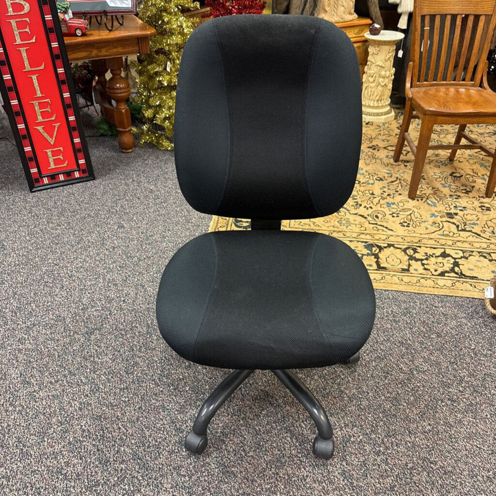 Black Office Chair (40x22x24)