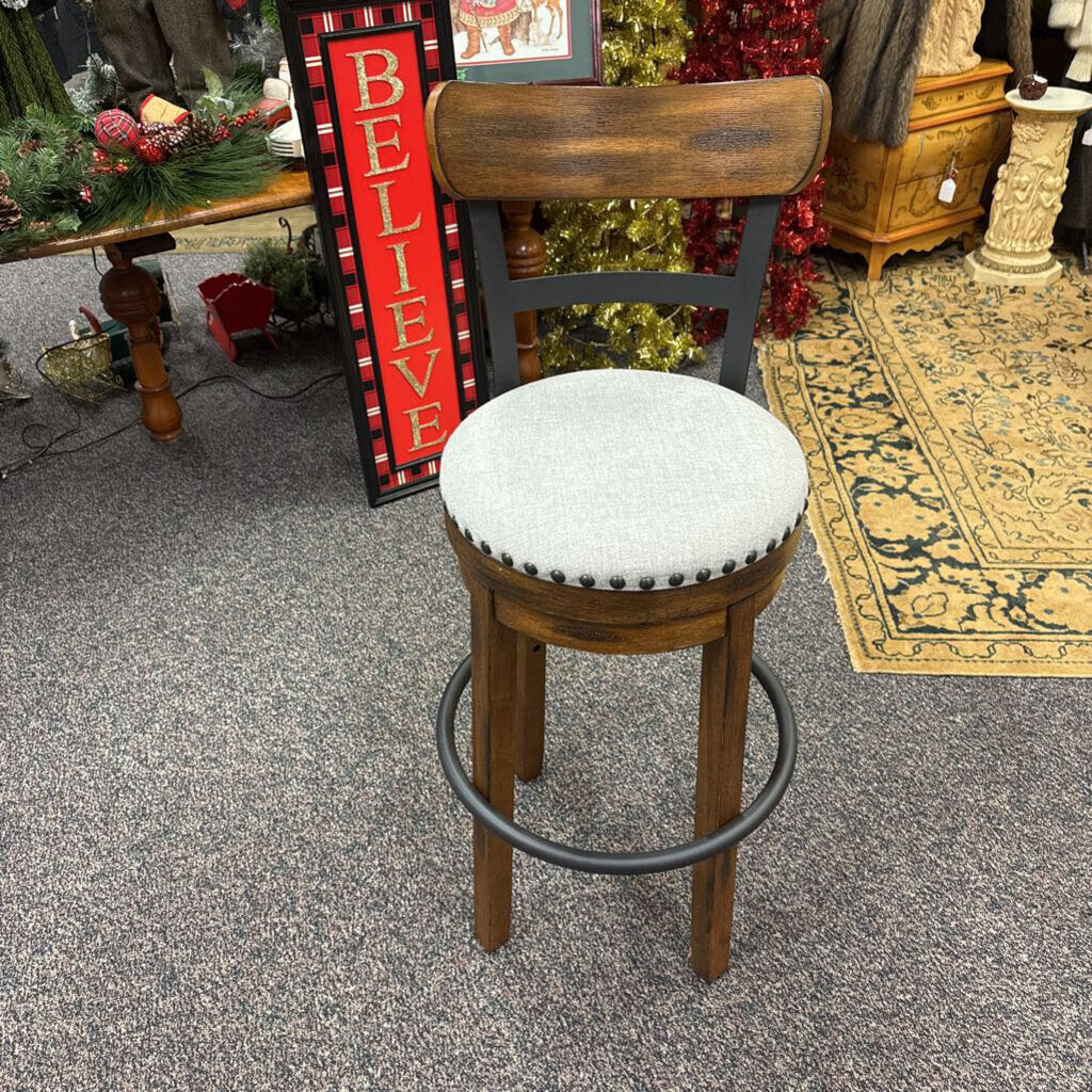 Ashley Bar Stool (42x17x18)