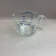 Load image into Gallery viewer, Pyrex 64oz Measuring Cup (10x8x5)
