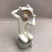 Load image into Gallery viewer, Lladro 1147 Little Girl Sitting on Barrel w/ Bonnet Figurine (8")
