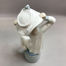Load image into Gallery viewer, Lladro 1147 Little Girl Sitting on Barrel w/ Bonnet Figurine (8&quot;)
