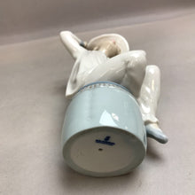 Load image into Gallery viewer, Lladro 1147 Little Girl Sitting on Barrel w/ Bonnet Figurine (8")
