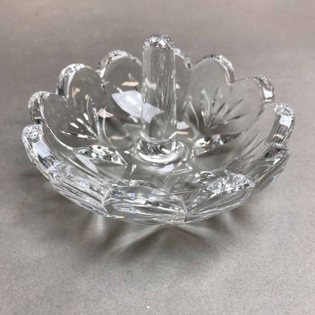 Marquis by Waterford Sweet Memories Crystal Ring Holder Scalloped Rim (4