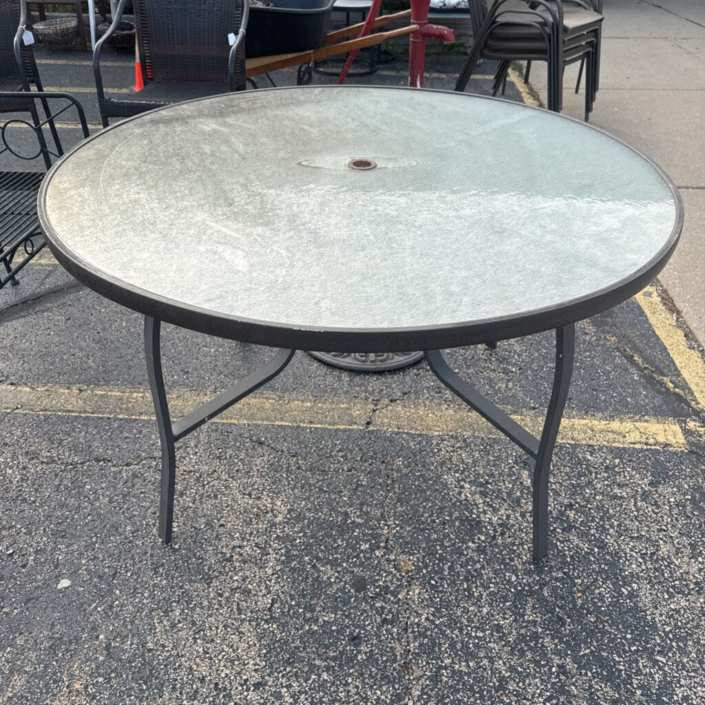 Patio Table (29x48x48)