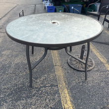 Load image into Gallery viewer, Patio Table (29x48x48)
