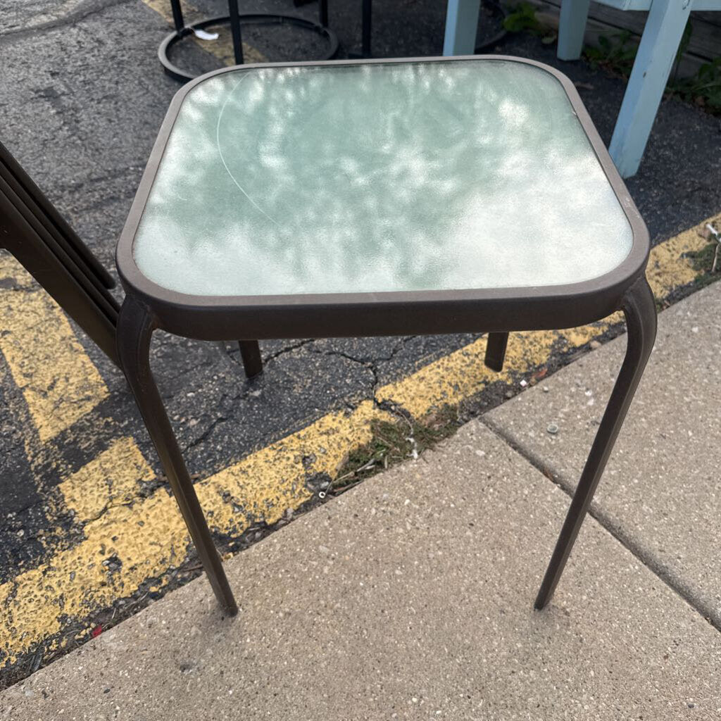 Patio End Table Glass Top (19x17x17)