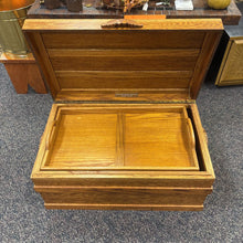 Load image into Gallery viewer, Oak Trunk (14x31x19)

