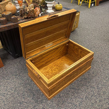 Load image into Gallery viewer, Oak Trunk (14x31x19)
