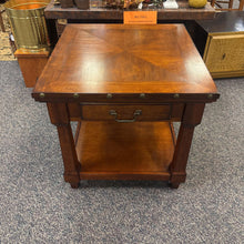 Load image into Gallery viewer, End Table w/Drawer (25x26x28)
