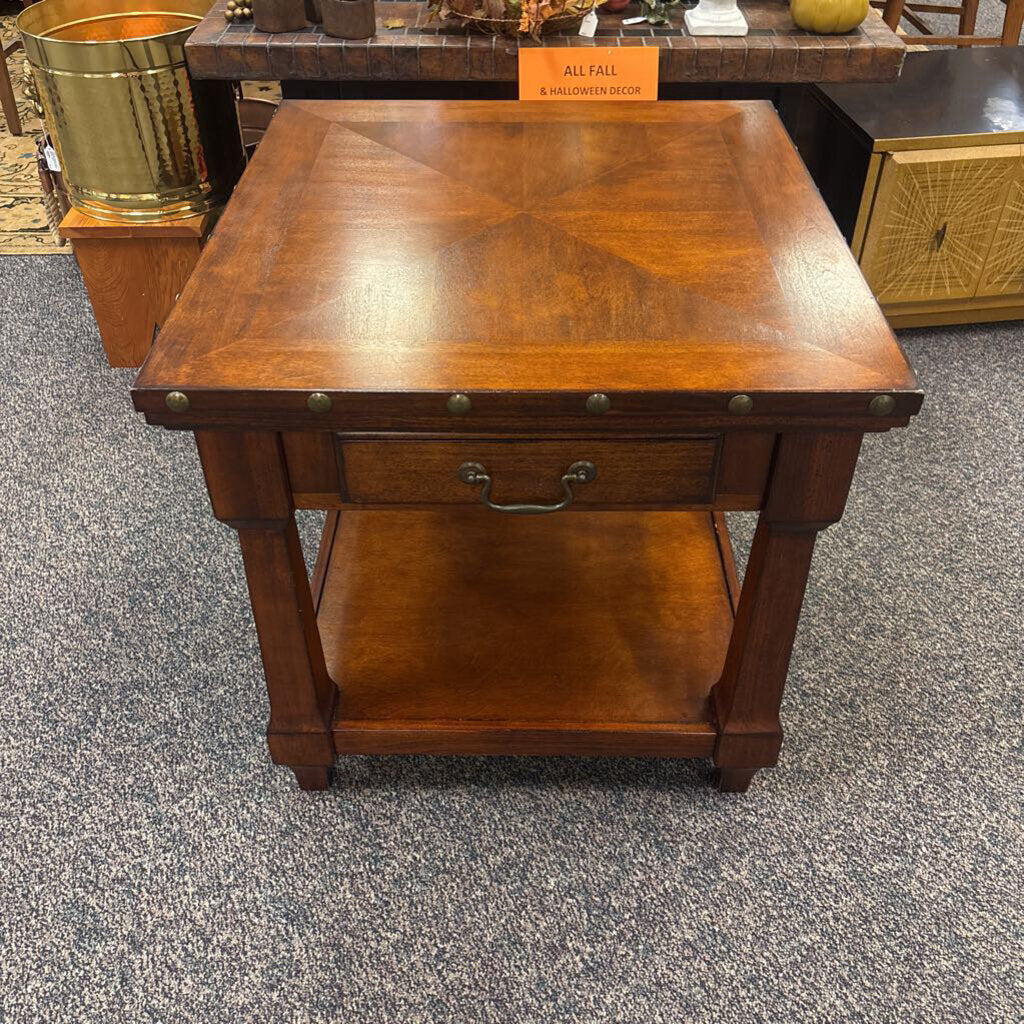 End Table w/Drawer (25x26x28)
