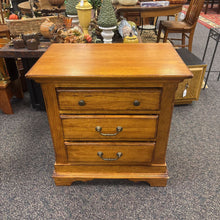 Load image into Gallery viewer, Dresser 3 Drawer (29x30x19)
