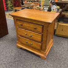 Load image into Gallery viewer, Dresser 3 Drawer (29x30x19)
