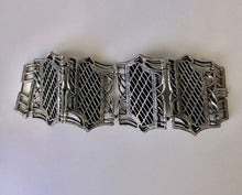 Load image into Gallery viewer, Vintage Black Lucite Silvertone Large Panel Bracelet (7.5&quot;)
