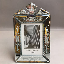 Load image into Gallery viewer, Mirrored 4x6 Photo Frame

