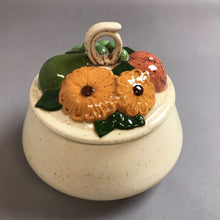 Load image into Gallery viewer, Ceramic Round Serving Bowl with Flower &amp; Fruit Lid (6&quot;)
