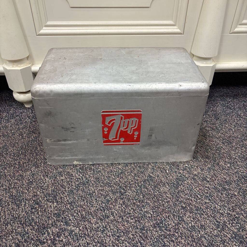 Vintage 7-Up Metal Ice Cooler (13x22x13)