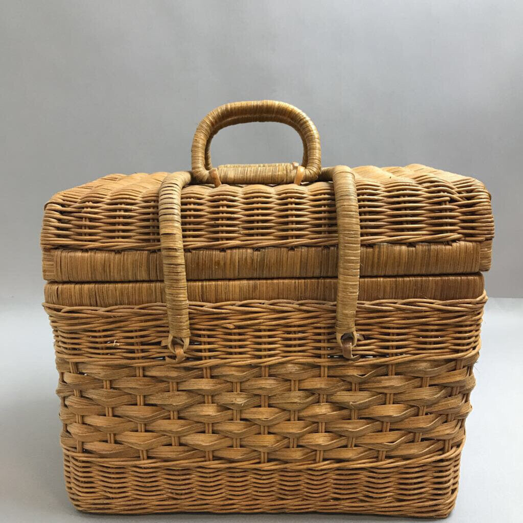 Vintage Wicker Picnic Basket with Locking Handles (11x13x9)